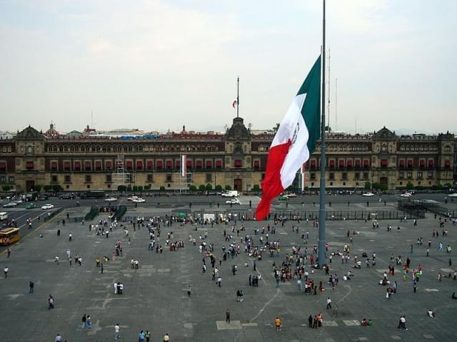 plaza de la constitucion bandiera