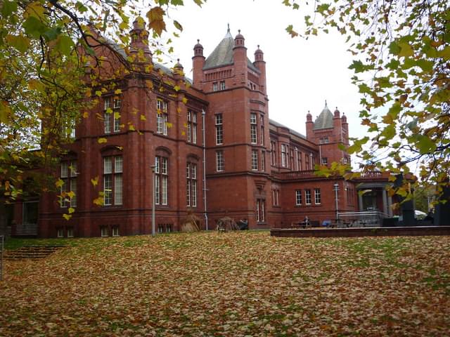 whitworth art gallery in autunno