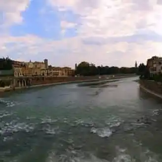 vista dal ponte di pietra di verona