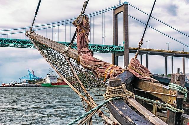 barca a vela nel porto