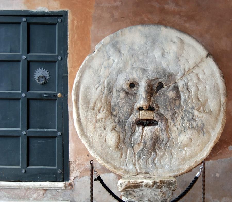 bocca verita scultura roma italia