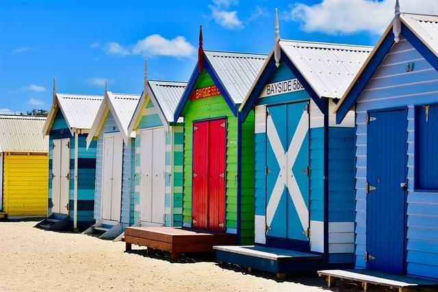 boxes colorati di brighton in spiaggia