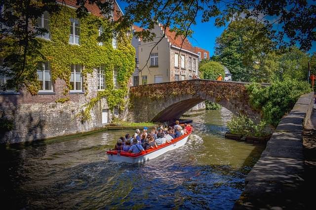 bruges canali barca