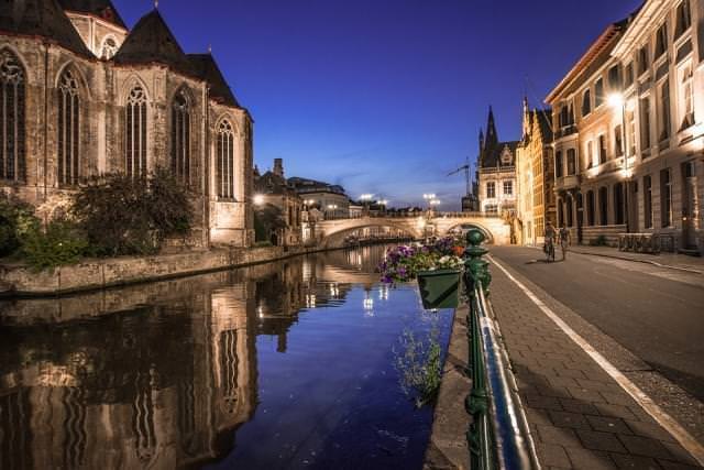 canale di notte a gent