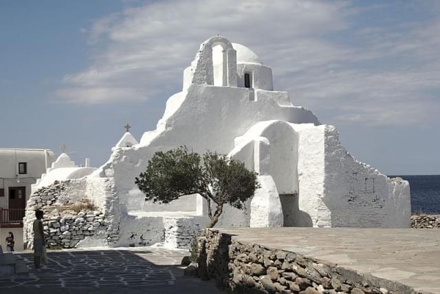 chiesa bianca di panagia paraportioani mykonos