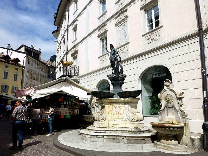 fontana del nettuno piazza delle erbe