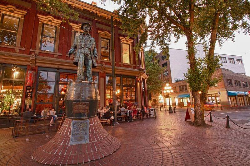 gastown piazza sera