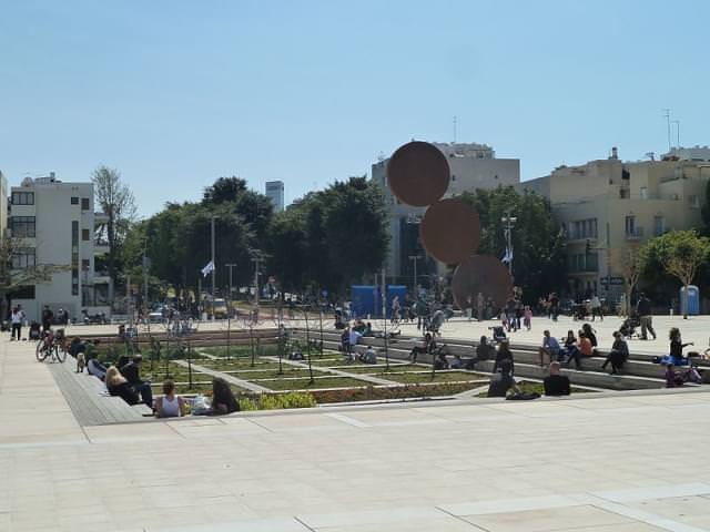 i tre cerchi di habima square