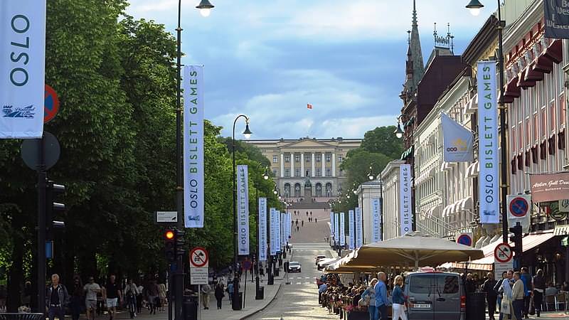 karl johans gate oslo vista del royal palace