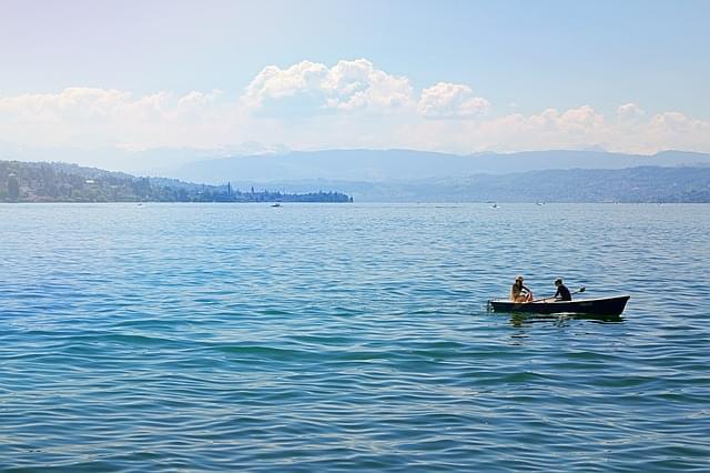 lago di zurigo barchetta