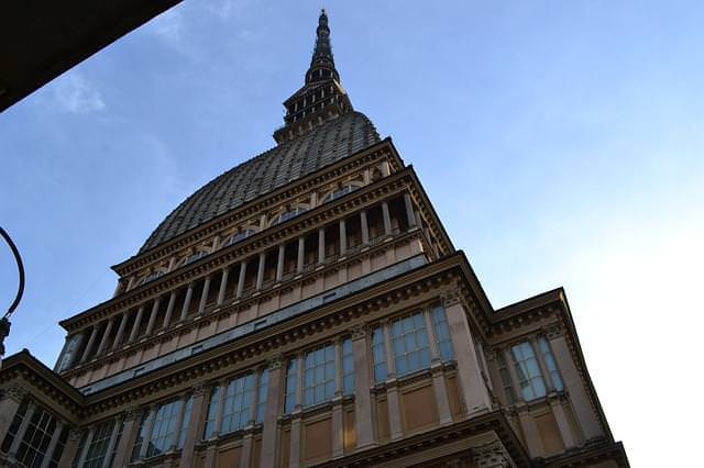 vista dal basso della mole antonelliana