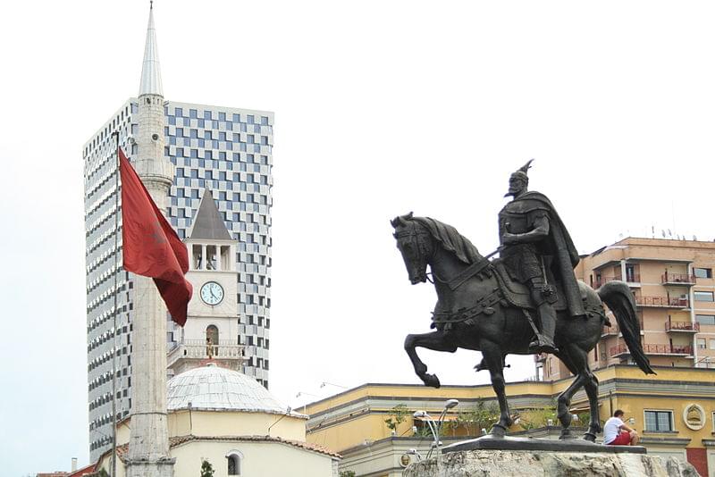 panorama tirana piazza skanderbeg