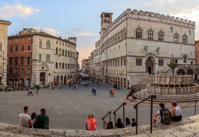 perugia umbria piazza veduta