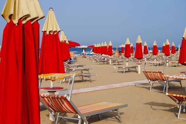 rimini italia beach ombrelli 1
